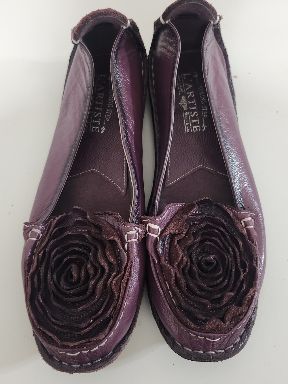 L'artiste DEZI Plum Leather Floral Rosette Ballet Flats